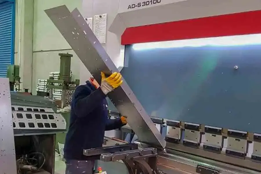 Produktion der Grundplatte für den GigaCut Fliesenschneider